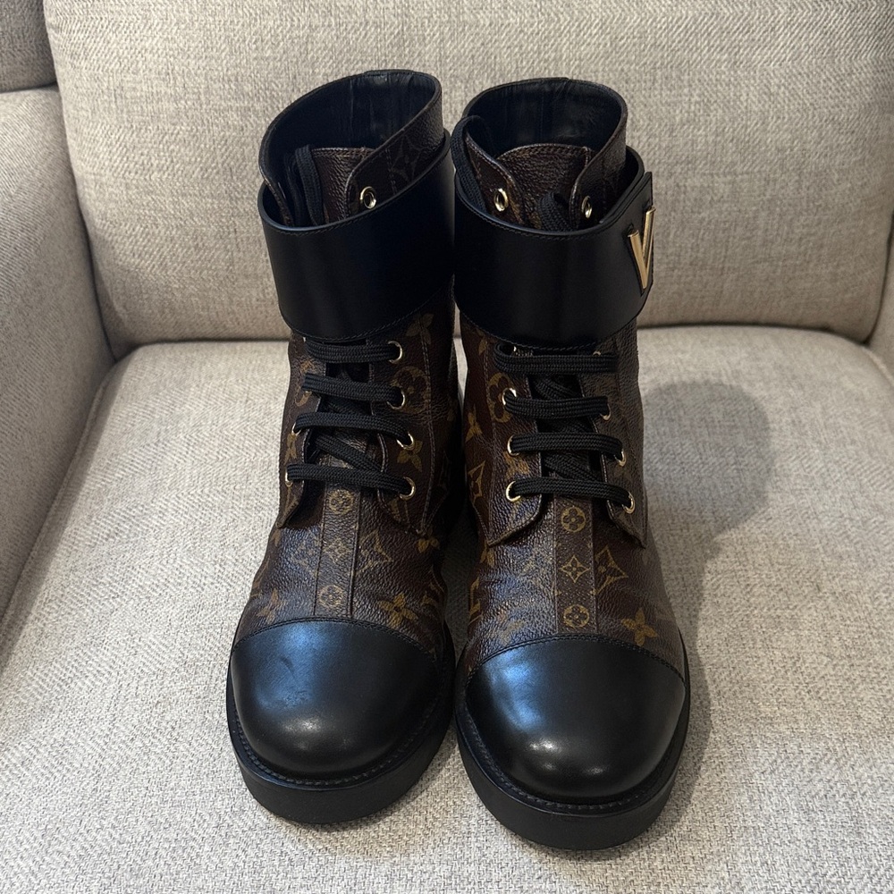 Louis Vuitton Calfskin Monogram Wonderland Flat Ranger Boots 39.5 - Picture 9 of 9